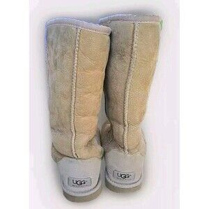 Ugg Australia 5815 Women’s‎ Classic Tall Sheepskin Lined Boots Size 5 W